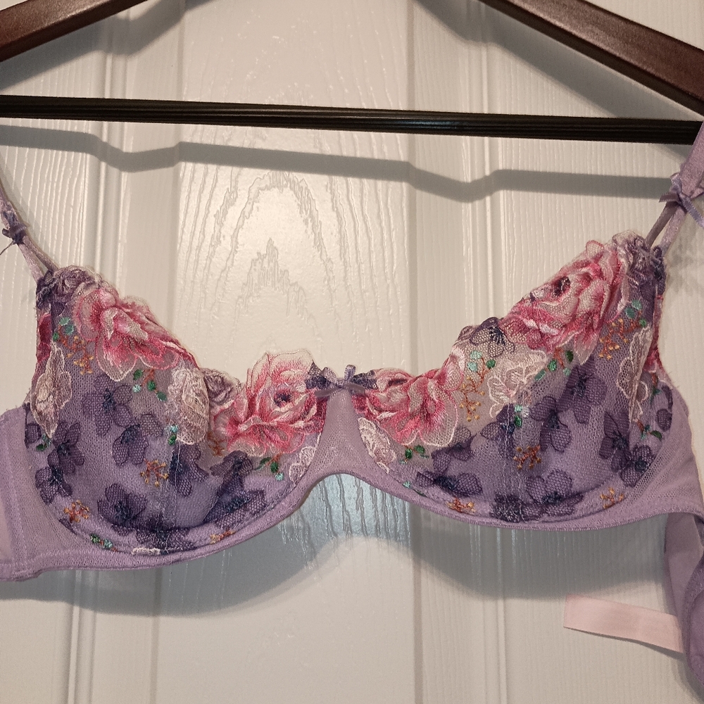 NWT floral embroidered bralette